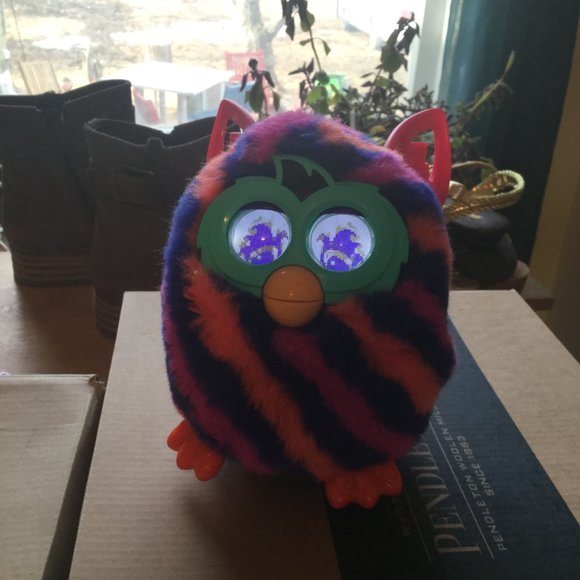 Furby works tie dye in excellent working condition - Picture 2 of 7